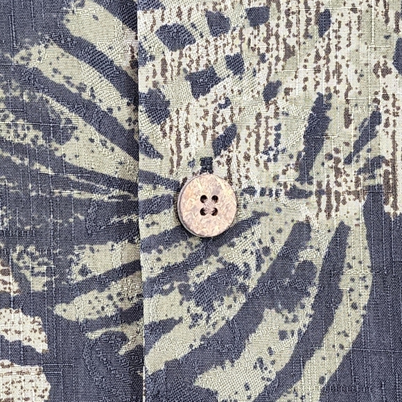 Tommy Bahama Men's 100% Silk Tropical Print Button Down Shirt - XL - Picture 5 of 7